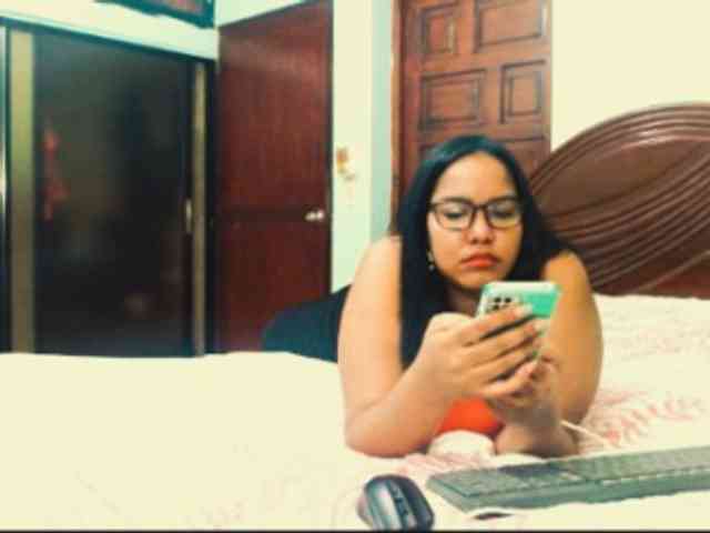 sarahlove16 webcam