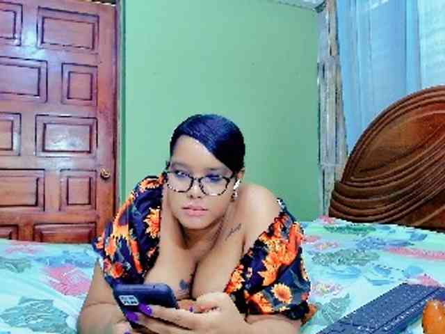 sarahlove16 webcam