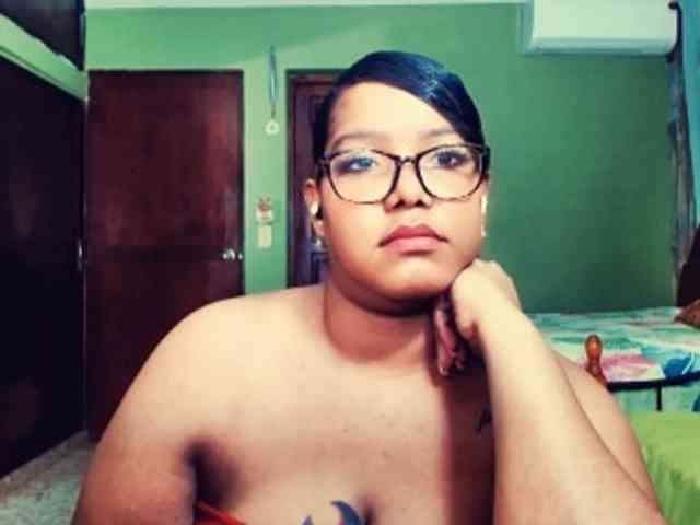sarahlove16 webcam