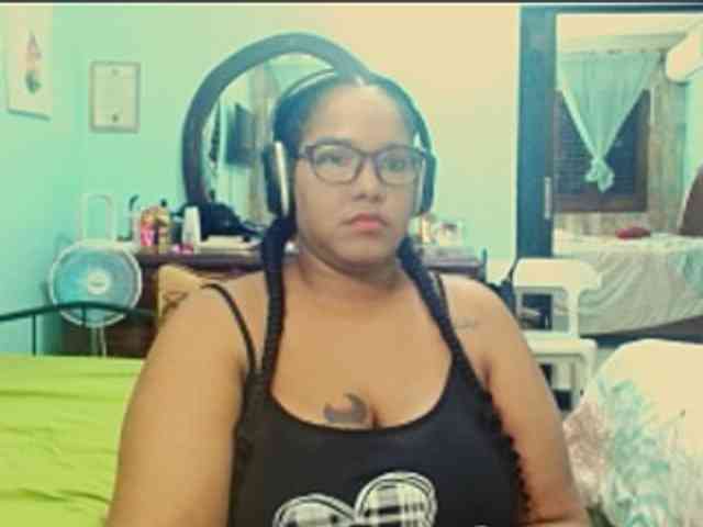 sarahlove16 webcam