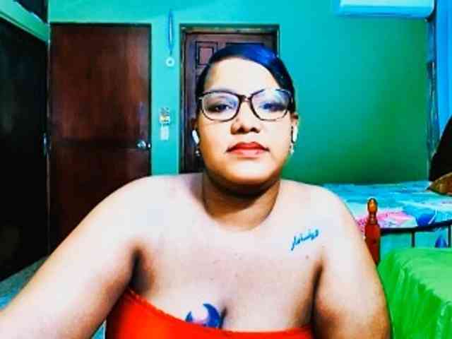sarahlove16 webcam