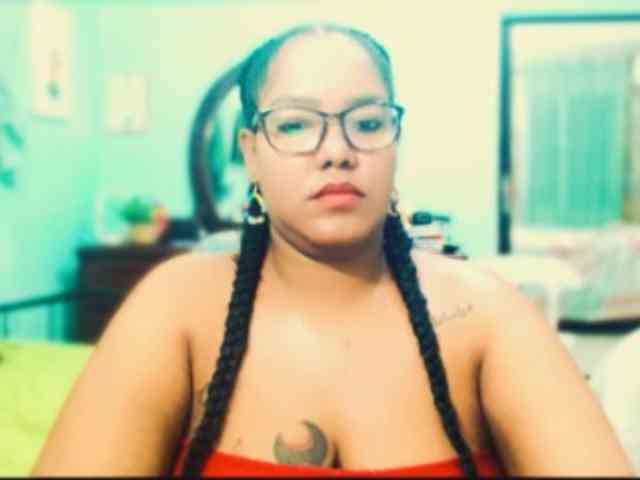 sarahlove16 webcam