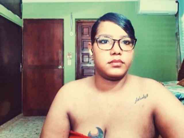 sarahlove16 webcam