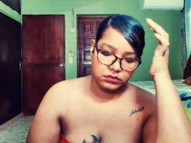 sarahlove16 webcam