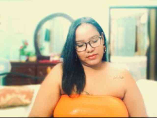 sarahlove16 webcam
