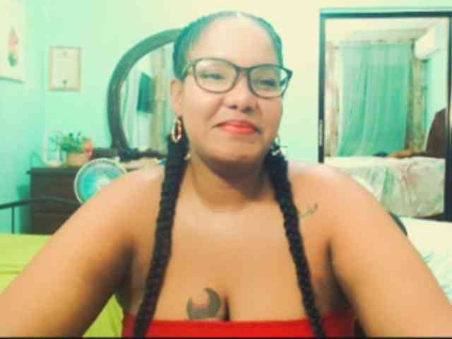 sarahlove16 webcam