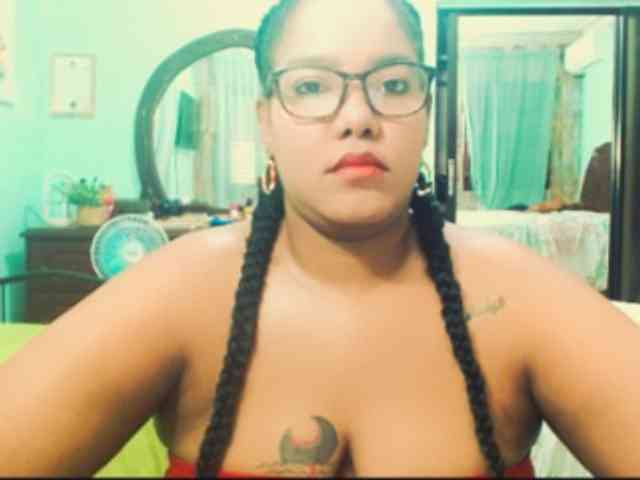 sarahlove16 webcam