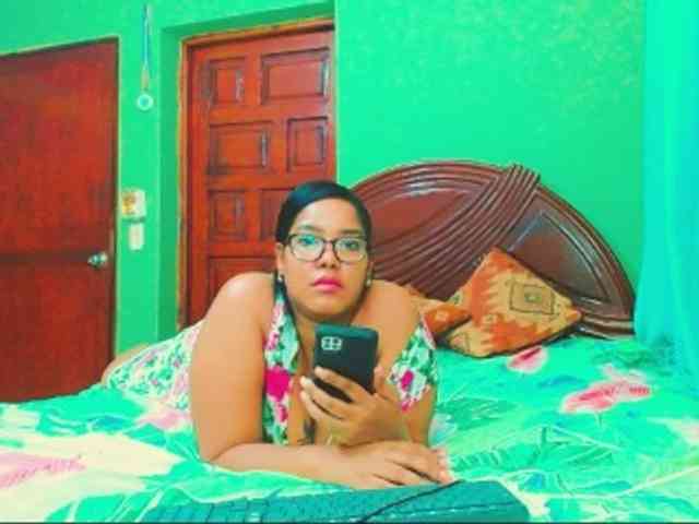 sarahlove16 webcam