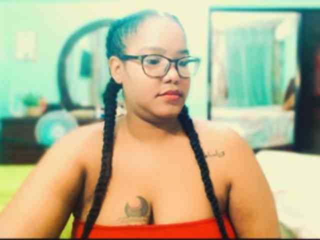 sarahlove16 webcam