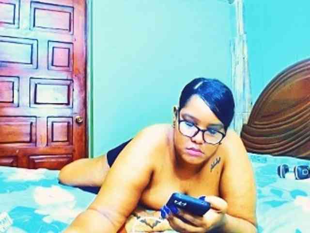 sarahlove16 webcam