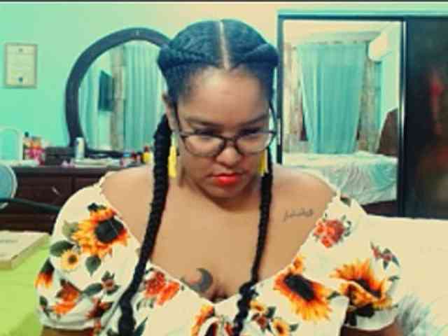 sarahlove16 webcam