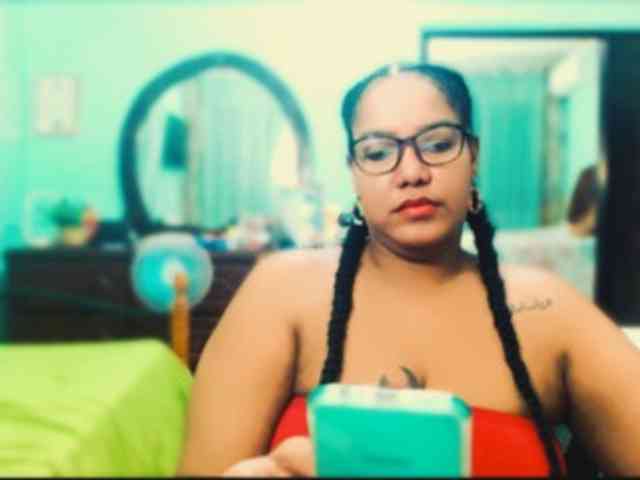 sarahlove16 webcam
