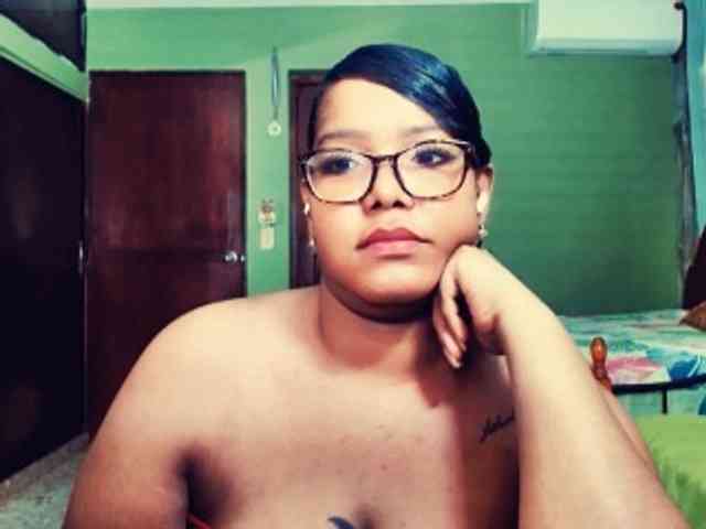 sarahlove16 webcam