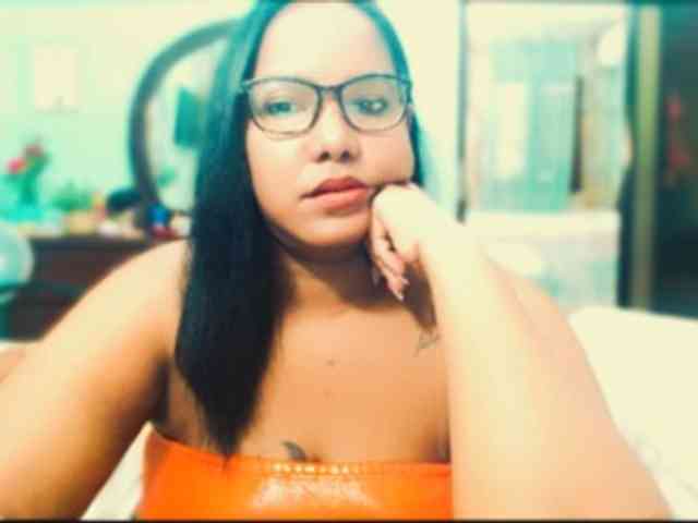 sarahlove16 webcam