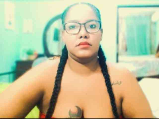 sarahlove16 webcam