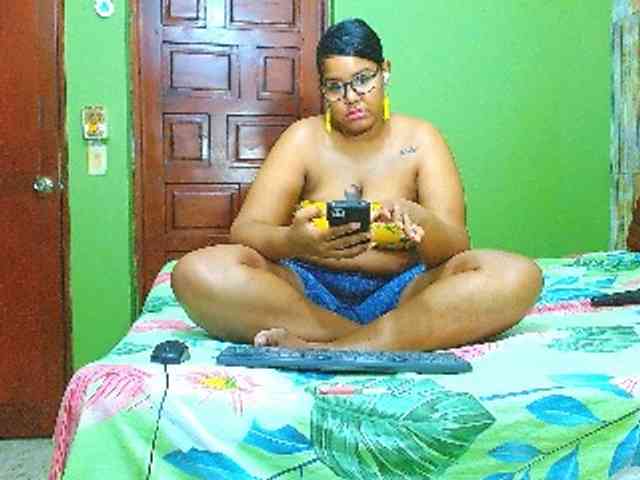 sarahlove16 webcam