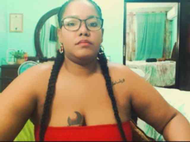 sarahlove16 webcam