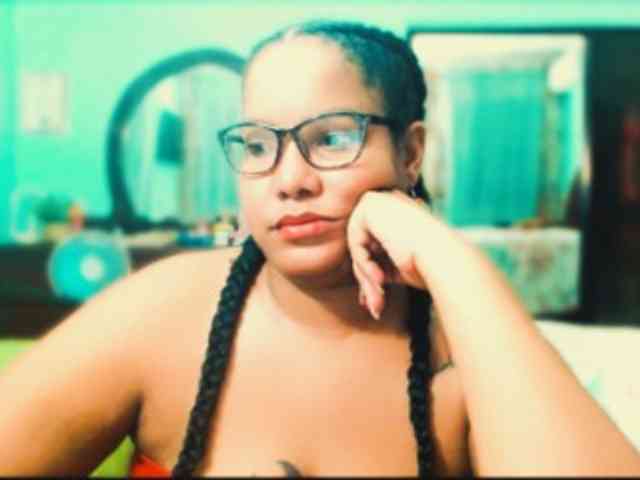 sarahlove16 webcam