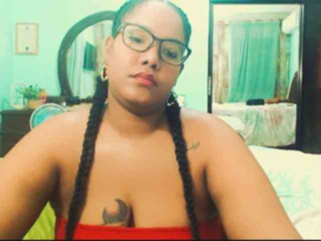 sarahlove16 webcam
