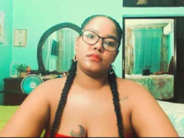 sarahlove16 webcam