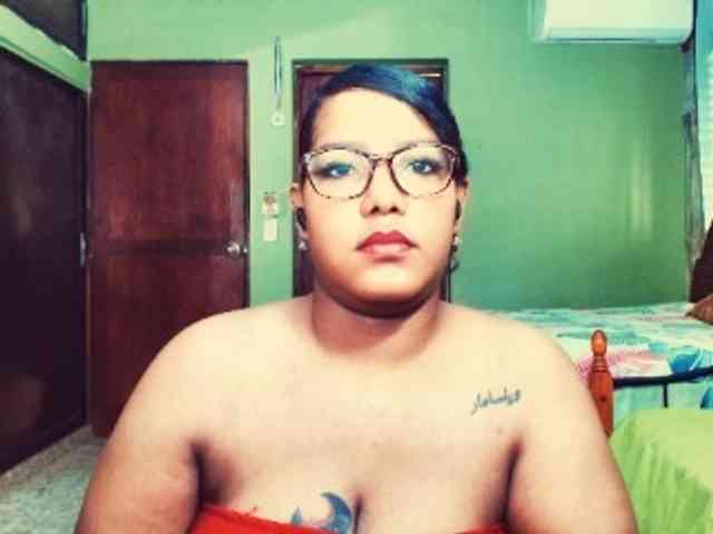 sarahlove16 webcam