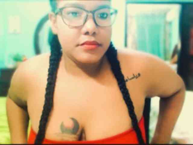 sarahlove16 webcam