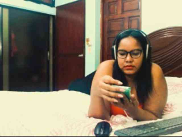 sarahlove16 webcam