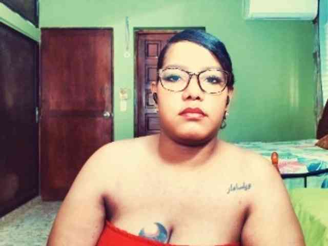 sarahlove16 webcam