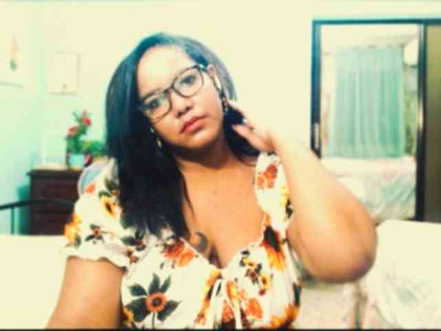 sarahlove16 webcam