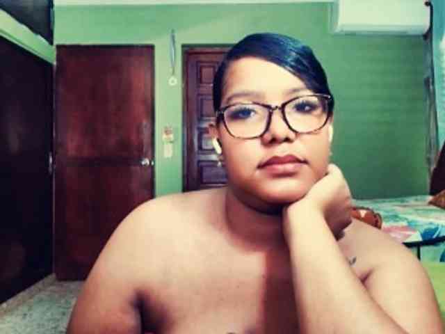sarahlove16 webcam