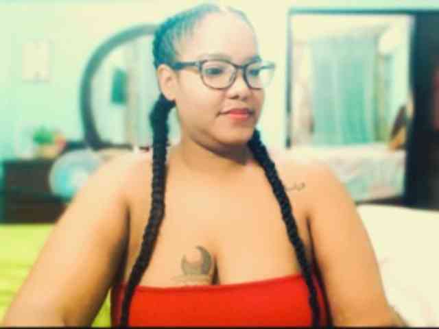 sarahlove16 webcam