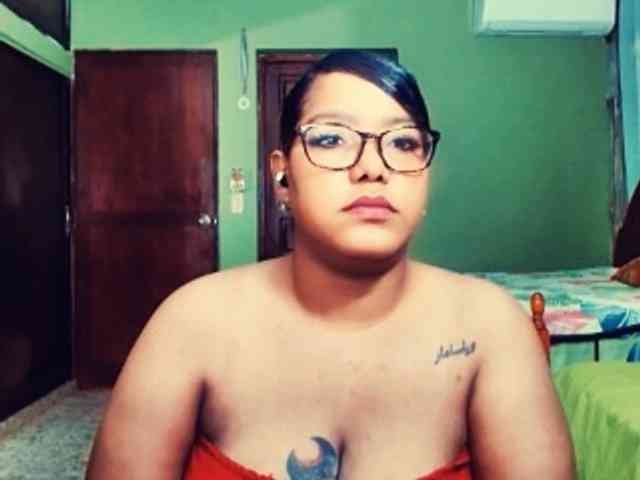 sarahlove16 webcam