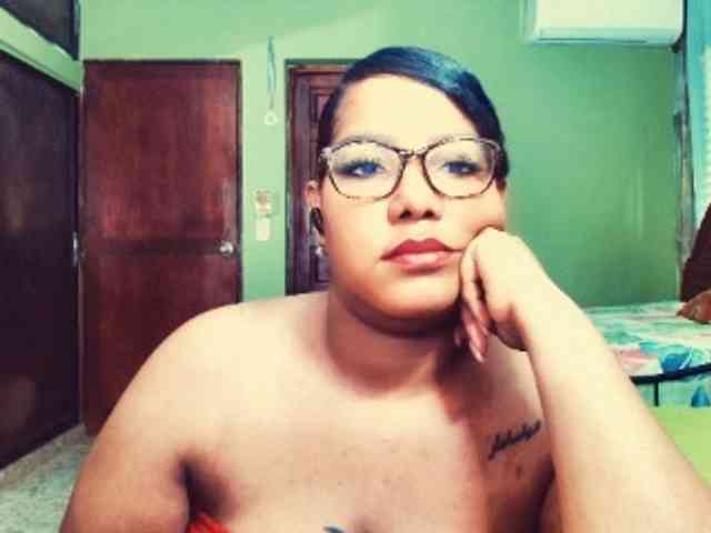 sarahlove16 webcam