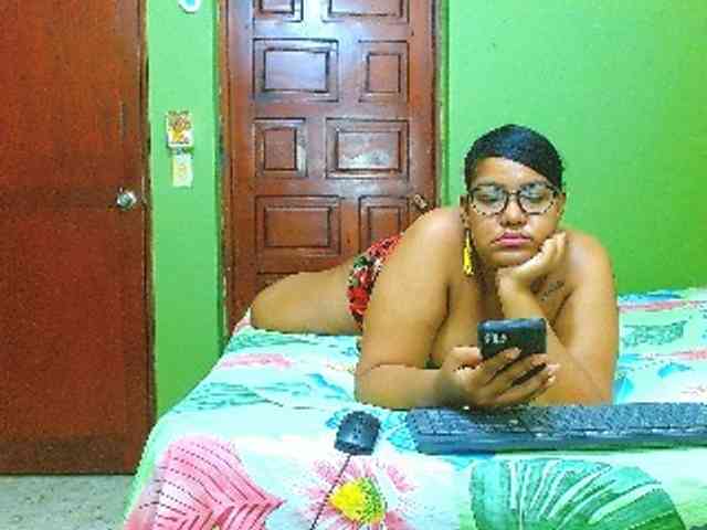 sarahlove16 webcam