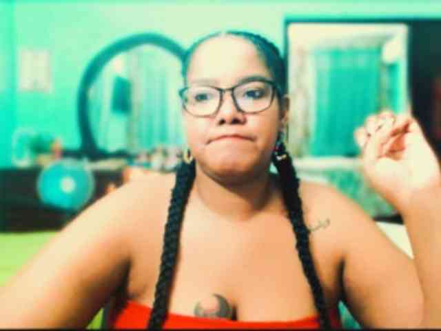 sarahlove16 webcam