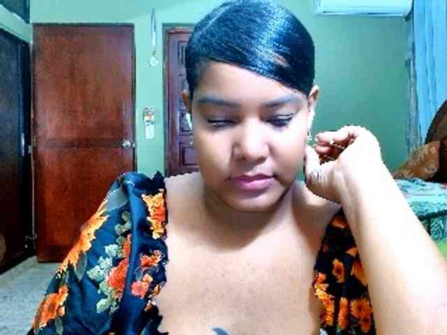 sarahlove16 webcam