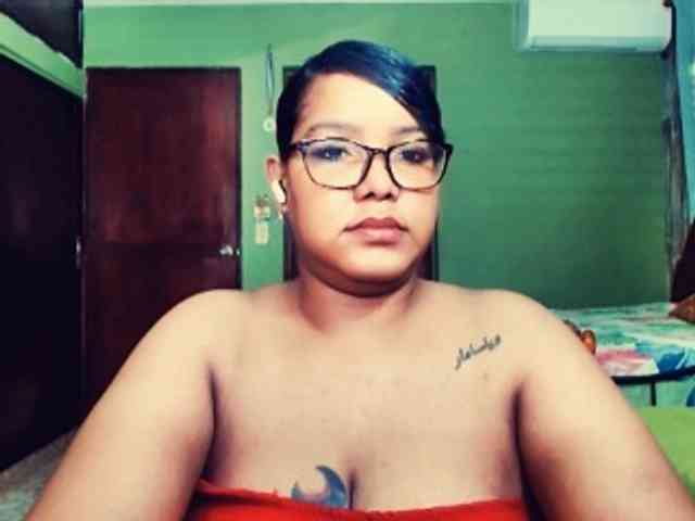sarahlove16 webcam