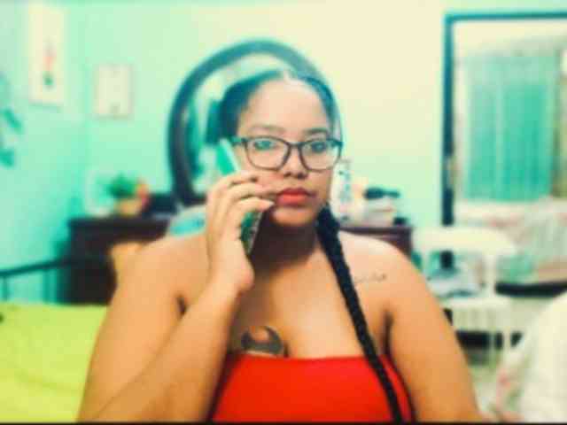 sarahlove16 webcam