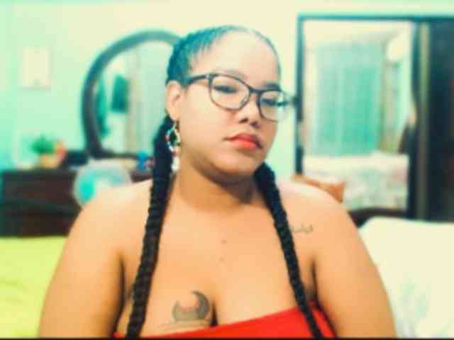 sarahlove16 webcam
