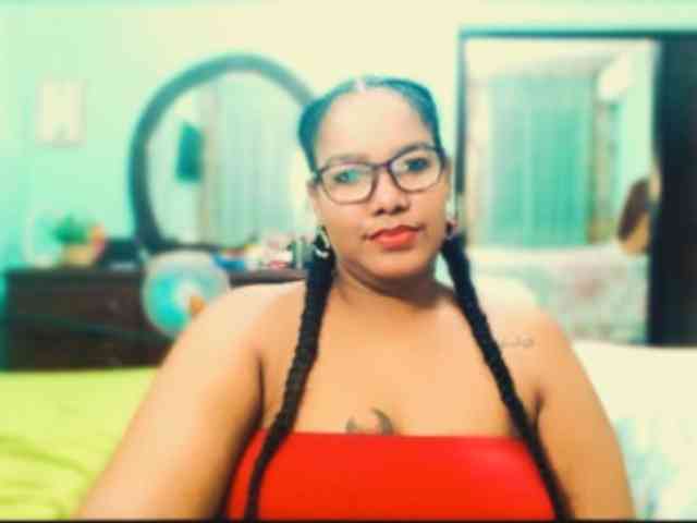 sarahlove16 webcam