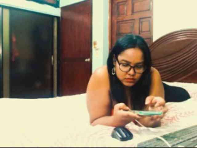 sarahlove16 webcam