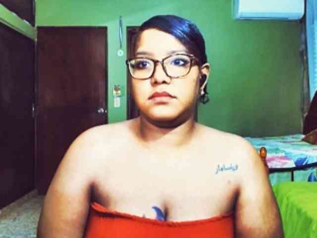 sarahlove16 webcam