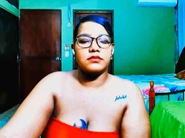 sarahlove16 webcam