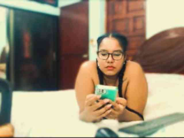 sarahlove16 webcam