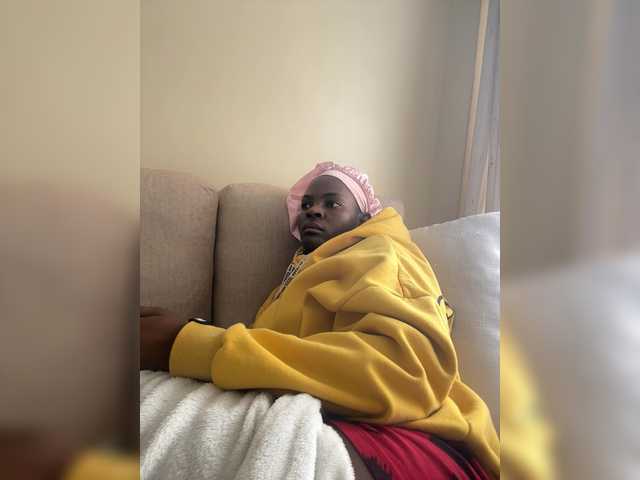 le modèle Misscreamerr est en webcam porno dans un show sur le site bongacams, il possède les tags suivants: Ebony,Brunette,Shaved