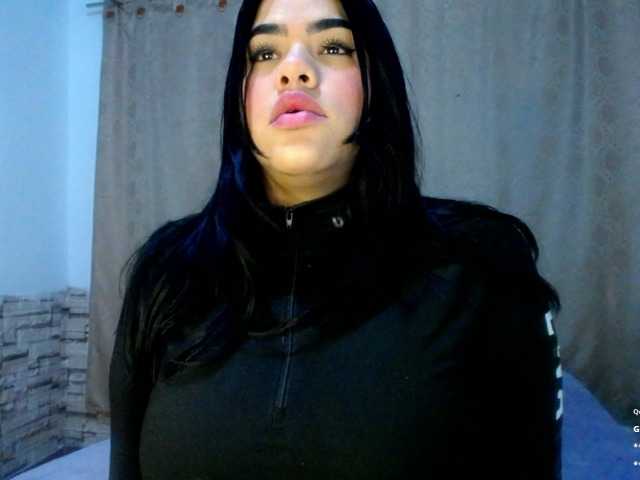 le modèle Bicky24 est en webcam porno dans un show sur le site bongacams, il possède les tags suivants: Latino/Hispanic,Brunette,Trimmed