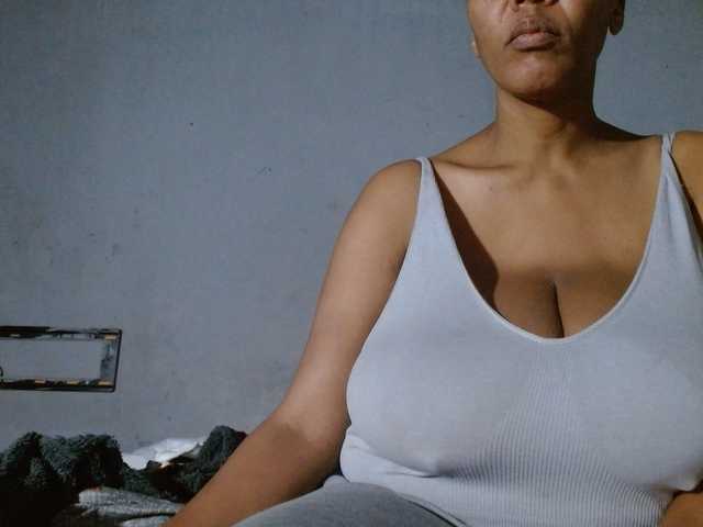 diamondboobs44dddx live cam on BongaCams