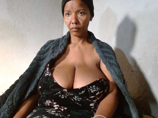 diamondboobs44dddx live cam on BongaCams