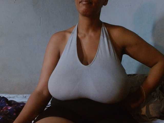 diamondboobs44dddx live cam on BongaCams