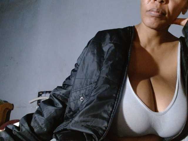 diamondboobs44dddx live cam on BongaCams